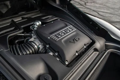 Avec 2 turbos, 6 cylindres et plus de 540 CV, Lotus dévoile son nouveau V6 aux origines espagnoles.