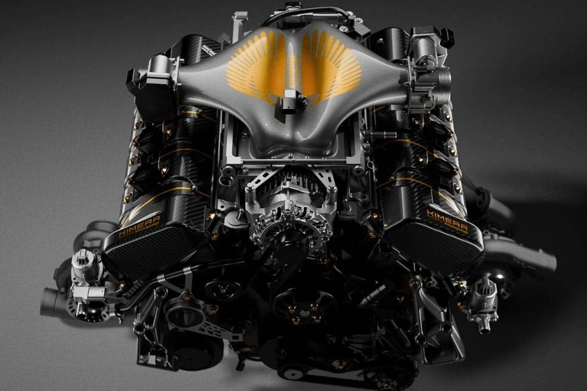 Avec 1 000 CV, 8 cylindres et 2 turbos, la Suède a créé le moteur capable d’offenser les grands d’Italie.