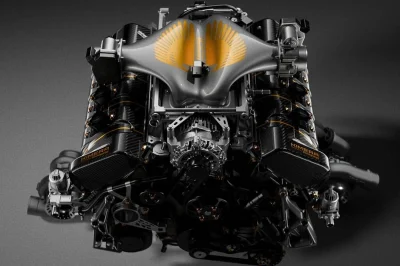Avec 1 000 CV, 8 cylindres et 2 turbos, la Suède a créé le moteur capable d’offenser les grands d’Italie.