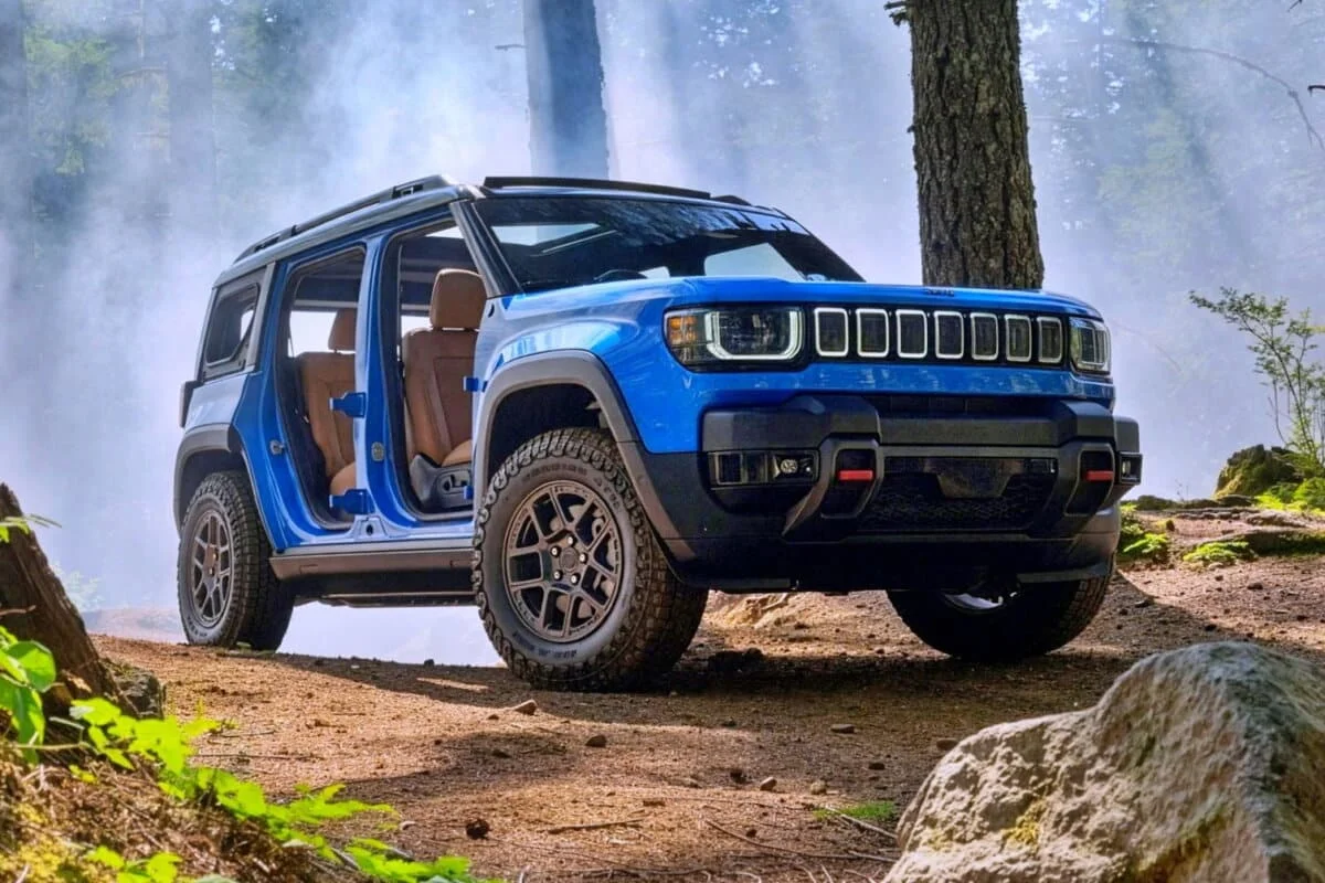 Ce 4×4 électrique fait machine arrière et redevient thermique tout en gardant ses performances off-road