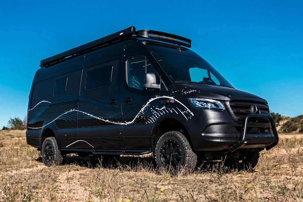 Comment ce camping-car allemand Mercedes redéfinit-il les standards du luxe tout-terrain ?