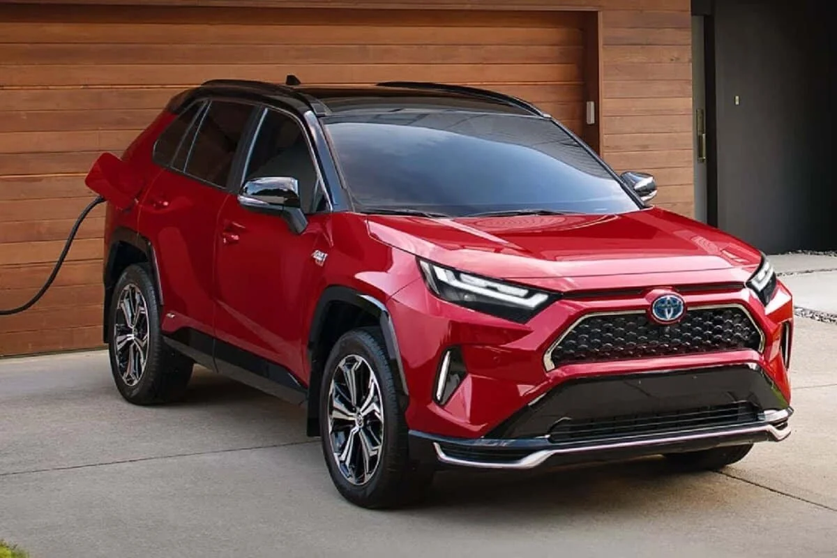 Les détracteurs affirmaient que les hybrides rechargeables n’avaient aucun intérêt, Toyota vient de leur donner magistralement tort