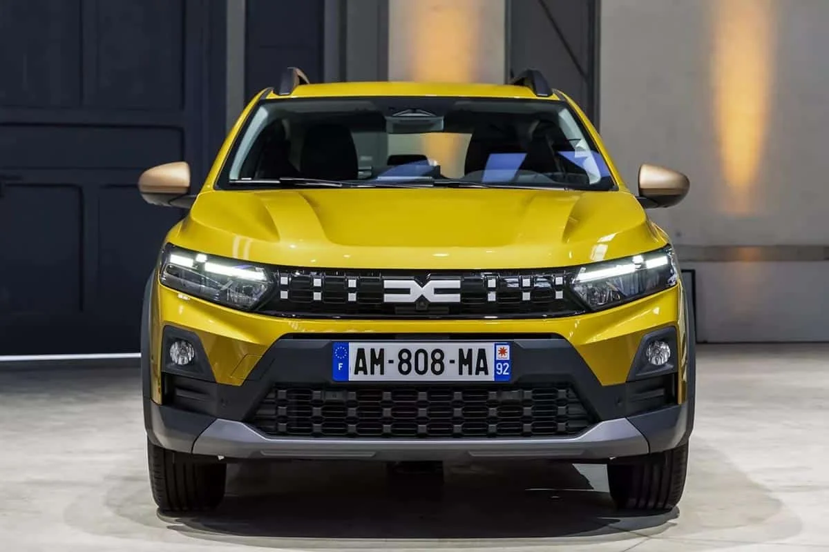 Dacia Sandero hybride : la citadine low-cost se lance dans l’électrification avec de grandes ambitions