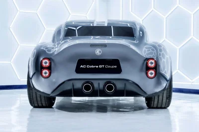 Premières images de cette sportive aux allures de classique : 4,22 m, moteur V8 et une sortie prévue en 2026 qui fait déjà rêver