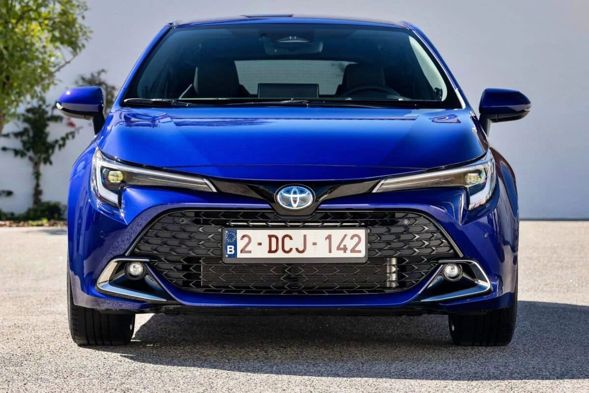 Toyota Corolla hybride sous 34 000 euros en 2026, l’efficacité énergétique enfin accessible au grand public