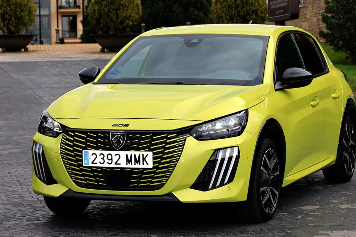 Comment Peugeot transforme l’échec du moteur 1.2 PureTech en succès électrique