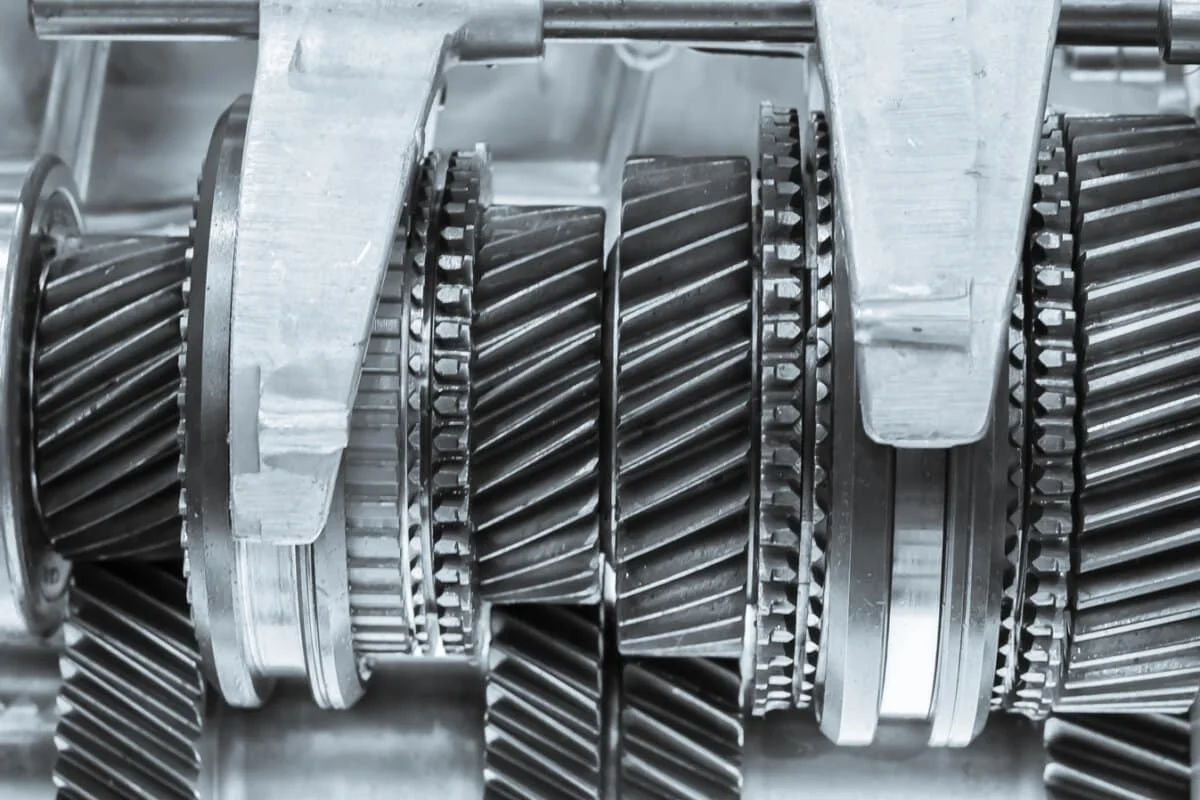 Comment la synchronisation des boîtes de vitesses a révolutionné la conduite moderne ?