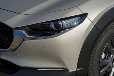Un segment au-dessus du Toyota Yaris Cross, label ECO et mieux équipé pour le même prix, ce SUV japonais marque des points