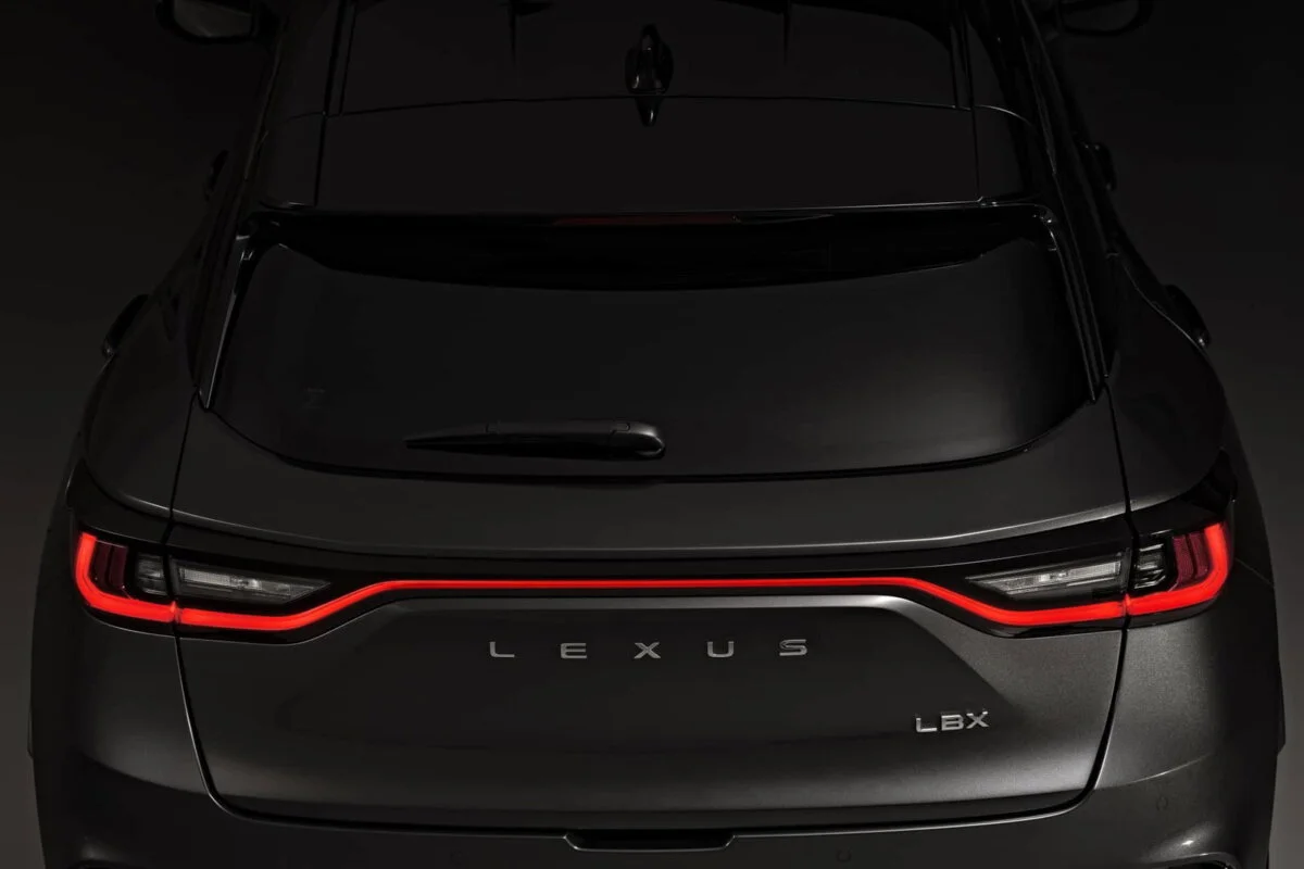 Lexus LBX : le SUV hybride premium qui veut faire oublier les marques allemandes