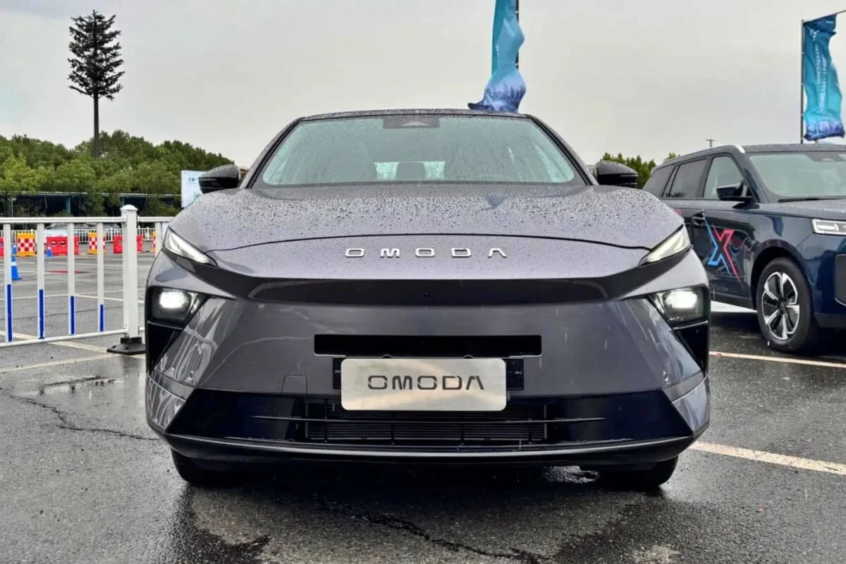 Omoda dévoile un SUV au design technologique inspiré du Toyota C-HR avec un intérieur entièrement revu