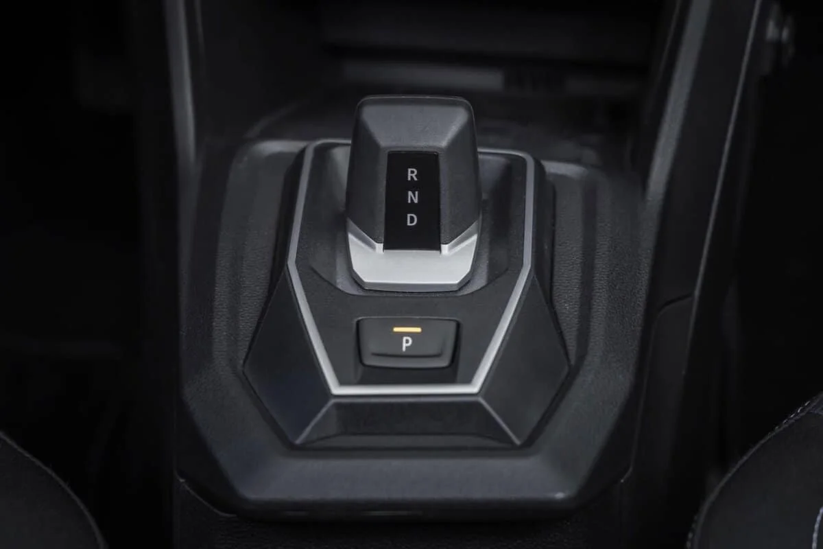 À 16 900 € avec le label Crit’Air 1 et une boîte automatique, cette voiture n’est pas un hybride mais vous fera oublier les stations-service