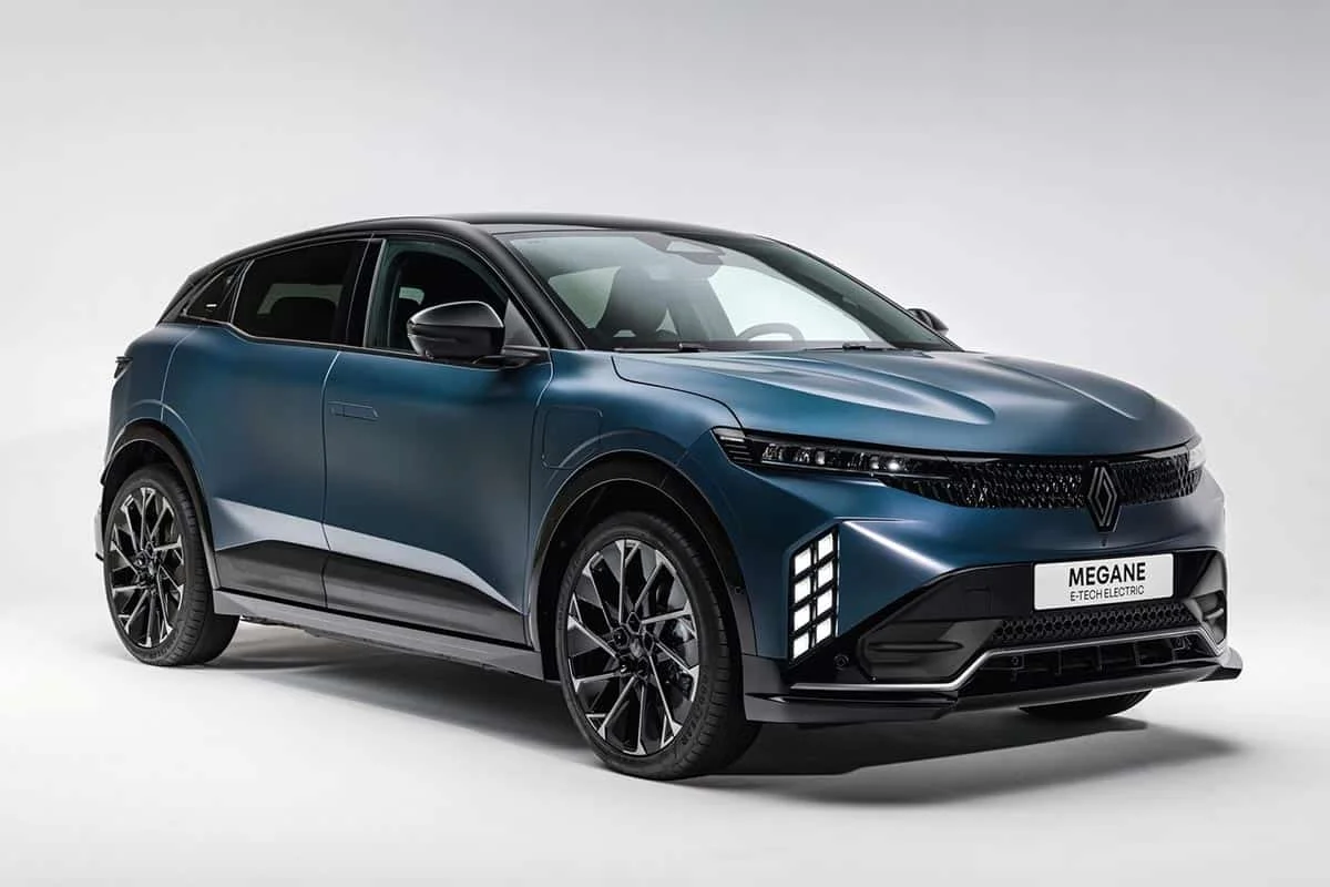 La Renault Mégane 2026 change de visage en premières images tout en restant fidèle à la formule qui lui a valu un succès durable