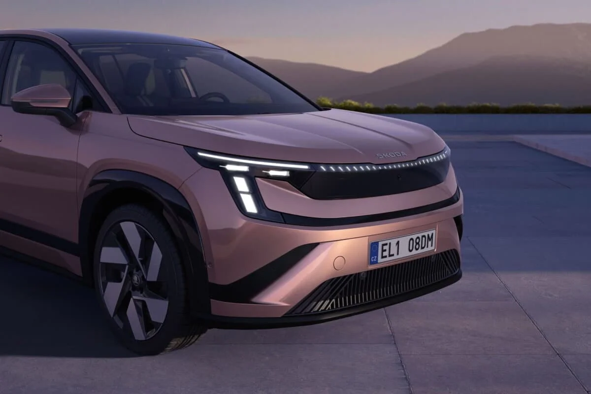 Skoda dévoile les premières photos de son nouveau SUV hybride 7 places au coffre de 935 litres