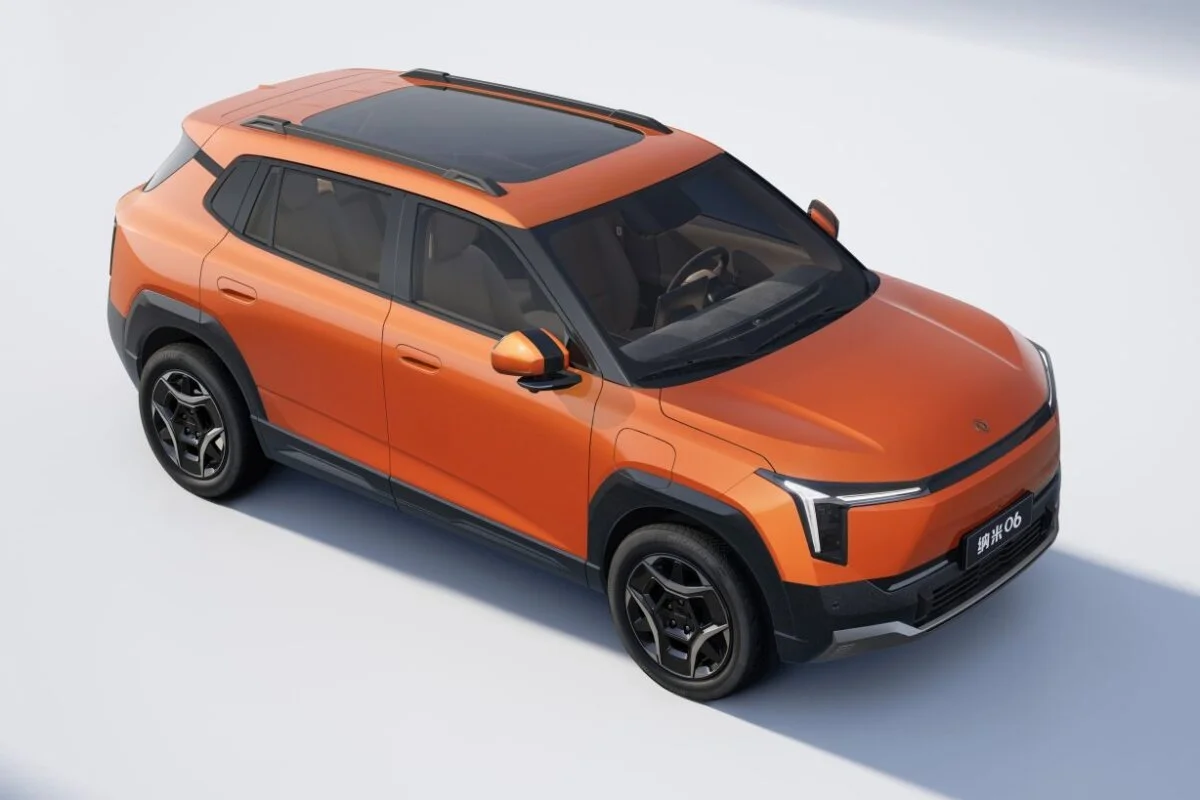 Moins chère que la Kia EV3, 163 ch, coffre de 500 litres et équipement généreux : cette électrique au nom espagnol s’impose comme l’alternative évident