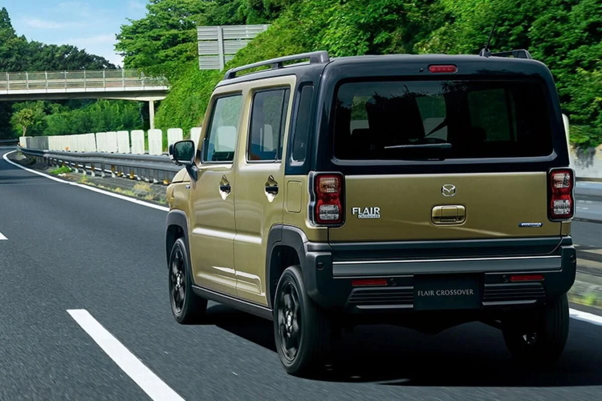 Aussi petite qu’une Fiat Panda, similaire au Suzuki Jimny et vendue sous badge Mazda : la moins chère de la gamme joue les imposteur