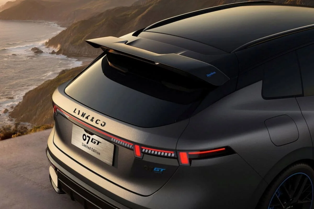 Lynk & Co 07 GT : nouvelles images du shooting brake sportif hybride de 408 ch au design musclé