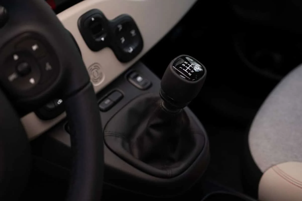 On croit que la voiture abordable doit être chinoise, mais cette citadine italienne arrive avec étiquette crit’air 1 et 5 l/100 km
