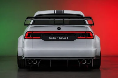 Alfa Romeo propose un V6 biturbo 520 ch abattant le 0-100 en 3,9 s, avec toutefois une vraie limite à peser