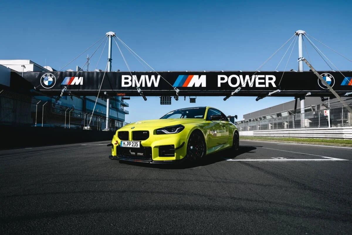 De simples accessoires suffisent à hisser la BMW M2 à 87 800 € au-dessus de la M2 CS sur le Nürburgring