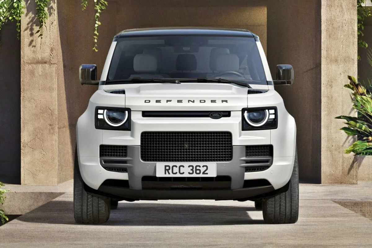 Le Land Rover Defender Vertex dévoile son prix, la version la moins taillée pour le tout-terrain et c’est pourtant là que ses clients l’utilisent vraiment
