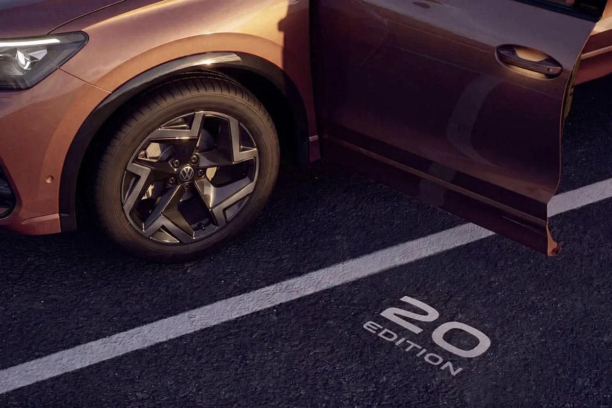 Volkswagen célèbre les 20 ans du Tiguan avec une série spéciale bien équipée et deux décennies de domination sur le segment méritaient bien ça