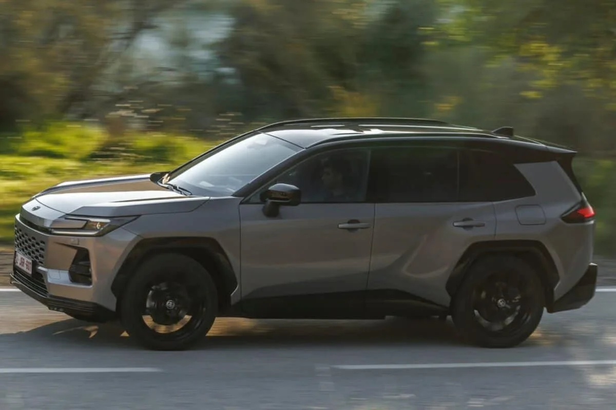 Essai du Toyota RAV4 Hybrid 200 : 183 ch au compteur et moins de 5 l/100 km relevés sur route