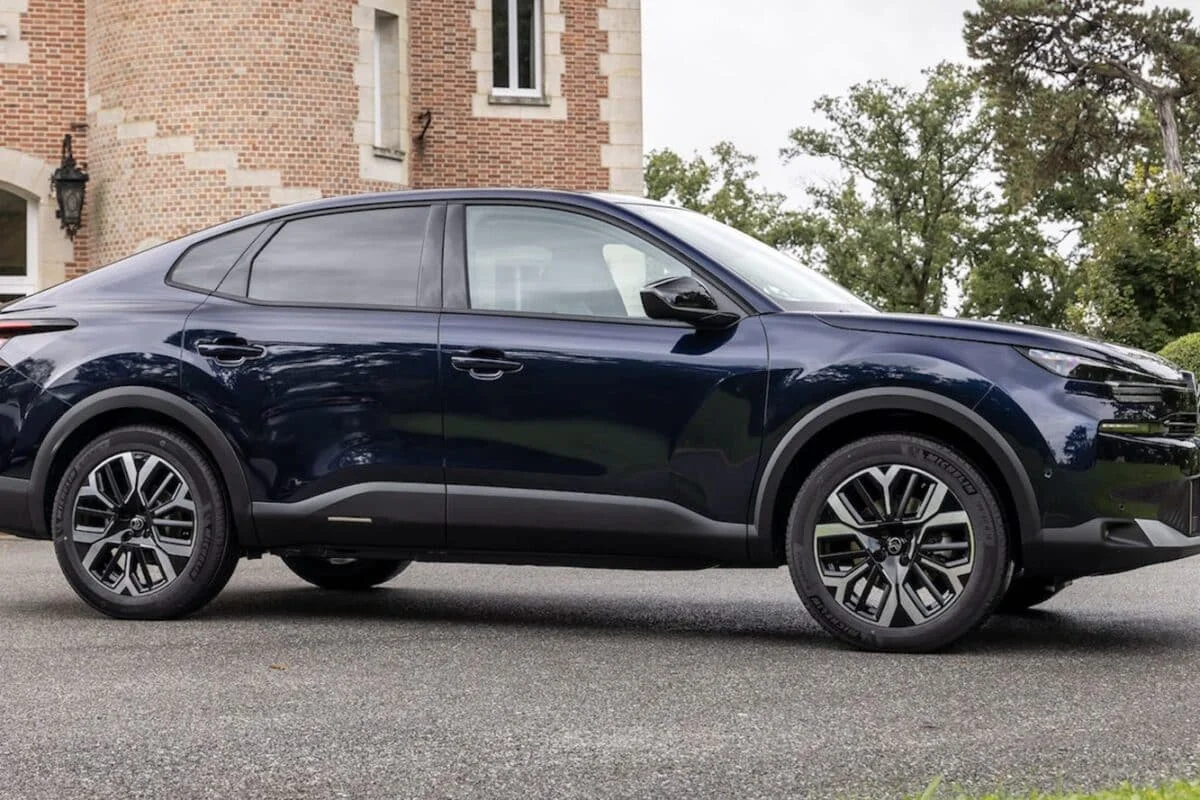 Pendant que la Chine veut dominer les SUV, les Français ripostent avec un modèle made in France, Crit’Air 1, 4,7 l/100 km et parmi les meilleurs de tous les segments
