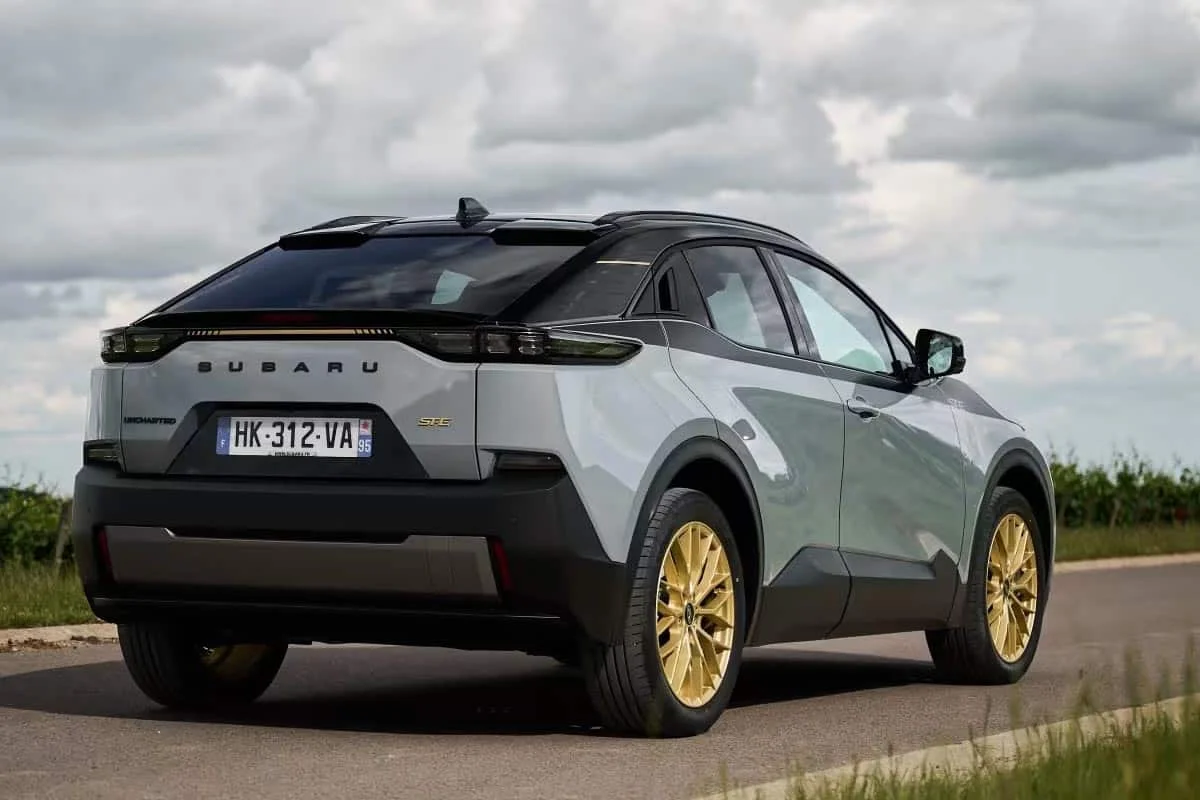 Subaru entre dans la bataille des SUV électriques avec l’Uncharted : 36 990 €, 588 km d’autonomie et un ADN intégral face au Tesla Model Y et au Skoda Elroq
