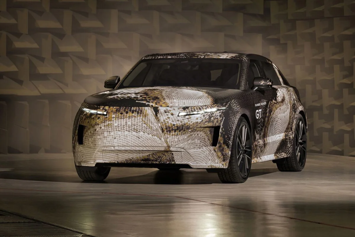 Range Rover sort des sentiers battus avec un nouveau modèle aussi bas qu’une Yaris qui ressemble davantage à l’Alpine A390 qu’à une Porsche Cayenne Coupé