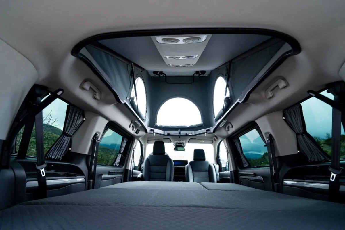 L’esprit du VW California sans le prix : ce camping-car de 180 ch avec deux lits doubles est l’alternative idéale pour partir à l’aventure