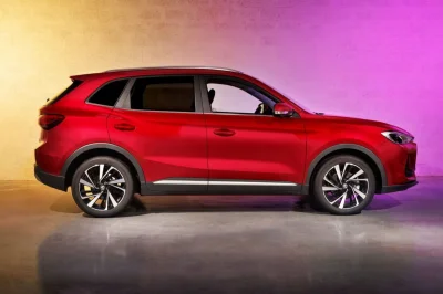 22 490 €, 197 ch et une motorisation hybride : le MG ZS Hybrid+ est exactement le modèle que le Renault Captur ne voulait pas voir arriver