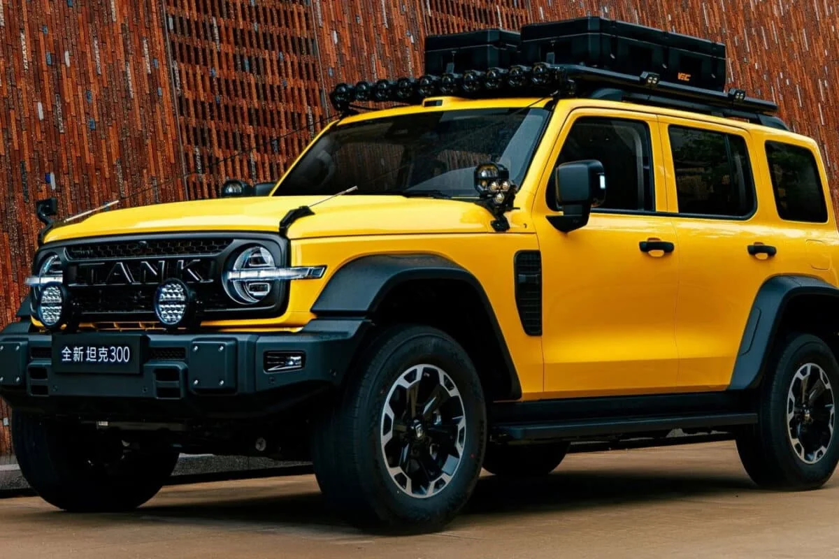 Le Tank 300 hybride débarque en Europe en 2026 avec l’ambition de devenir le Ford Bronco accessible que tout le monde attendait
