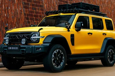 Le Tank 300 hybride débarque en Europe en 2026 avec l’ambition de devenir le Ford Bronco accessible que tout le monde attendait