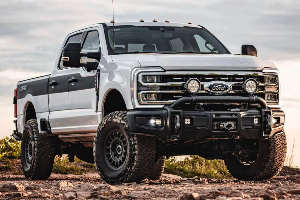 AEV pousse le Ford F-250 dans ses derniers retranchements pour créer un 4×4 extrême de référence