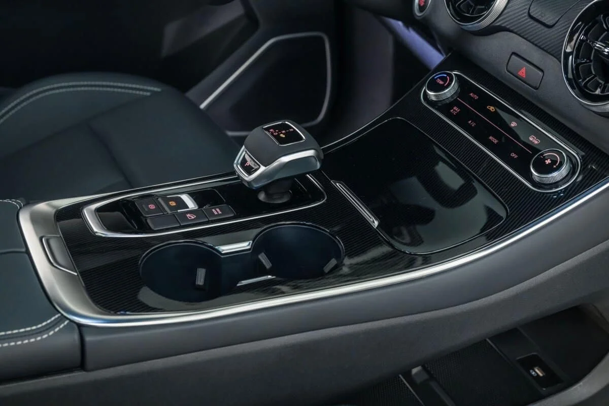 SUV hybride familial à l’allure baroudeuse, l’EVO 6 HEV s’impose face au Hyundai Tucson