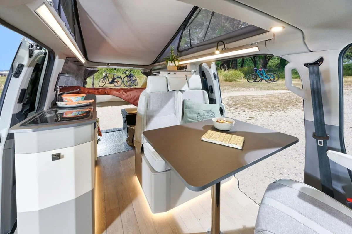 À l’instar d’une Mercedes Marco Polo mais 30 000 € de moins, ce camping-car allemand avec salle de bains et transmission intégrale va faire un tabac