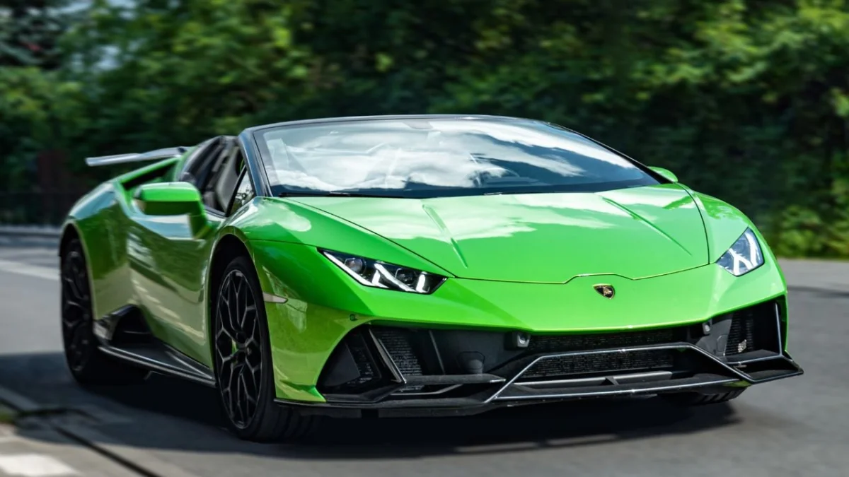 Un conducteur de Lamborghini Huracan double une BMW de police à 240 km/h sans être inquiété sur l'île de Man