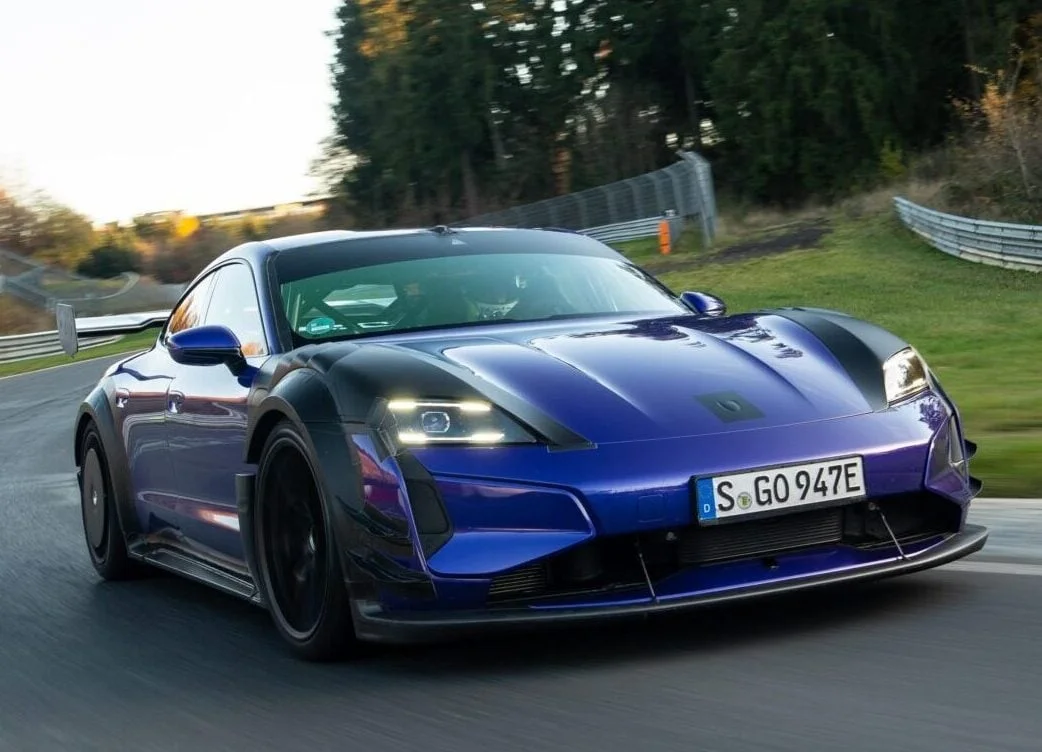 Porsche Taycan Turbo GT avec Kit Manthey : elle pulvérise le record au Nürburgring
