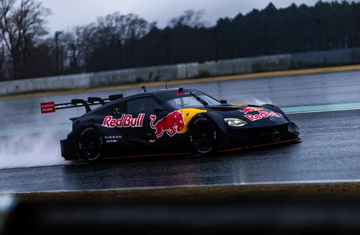 Max Verstappen en Nissan GT500 sur le mouillé de Fuji : voici la vidéo officielle !