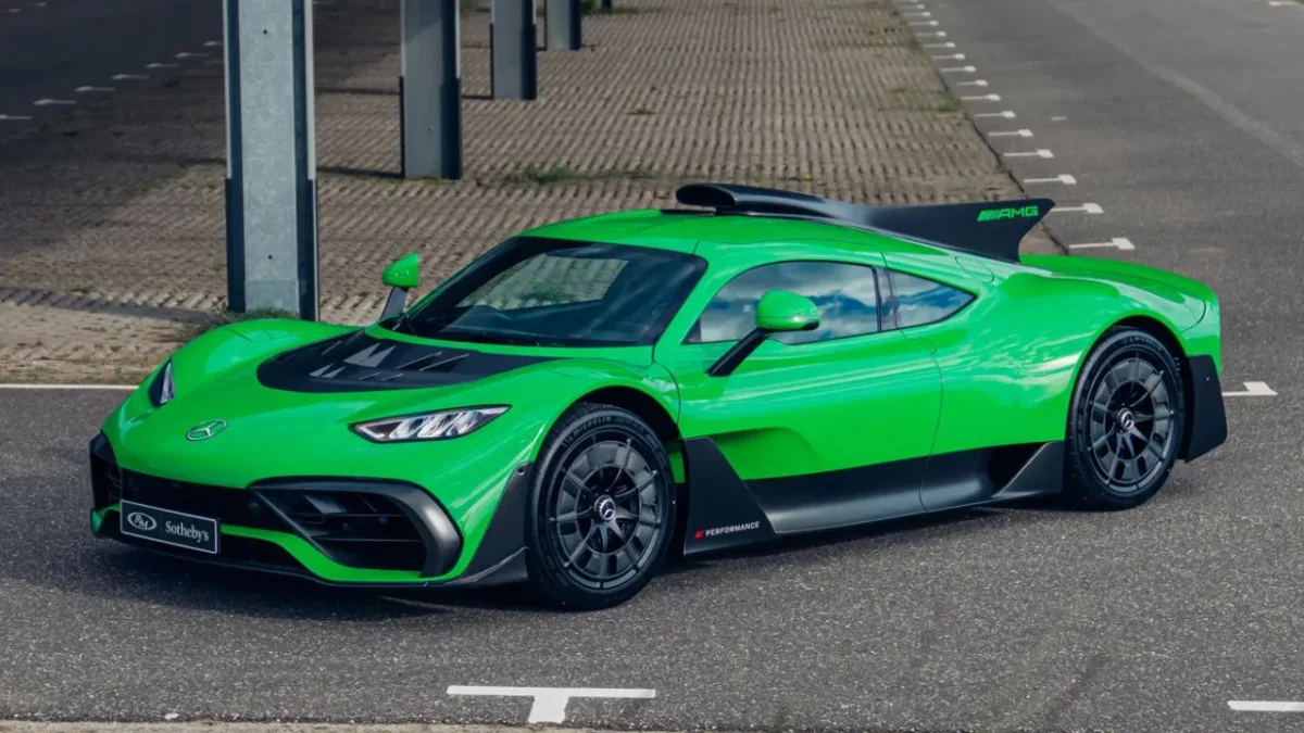 Une Mercedes-AMG One avec 185 km au compteur, estimée aux alentours de 3 millions d'euros, est mise aux enchères