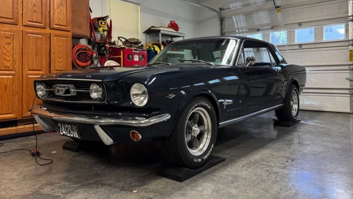 Un mari offre à sa femme une Ford Mustang de 1966 entièrement restaurée… elle la déteste
