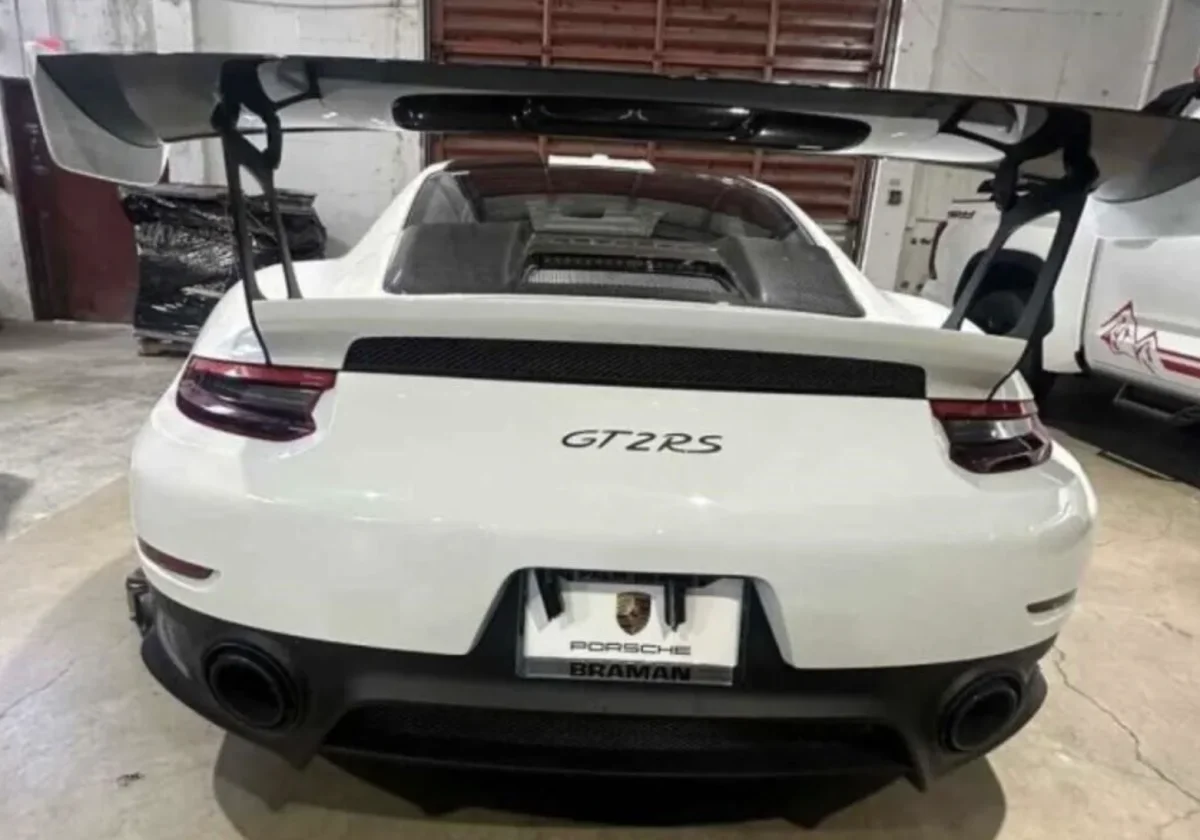 Une Porsche 911 GT2 RS presque neuve, mais en panne, se vend 700.000 dollars