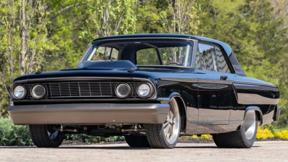Ford Fairlane 1964 : cet exemplaire, proposé aux enchères, cache un V8 9,0 litres sous son capot
