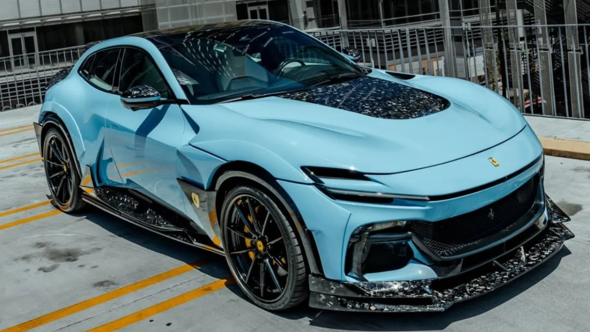 Ferrari Purosangue : un préparateur américain mise sur la teinte historique Azzurro La Plata et le carbone forgé pour relooker le SUV italien