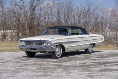 Ford Galaxie 500XL 1964 : son moteur de course rarissime R-code lui fait atteindre des sommets aux enchères