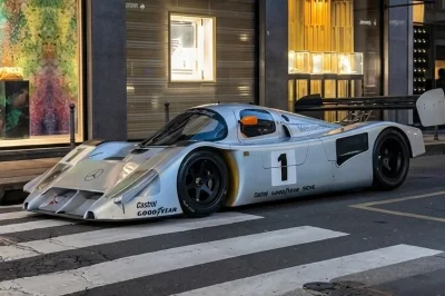 Mercedes-Benz C291 : ce prototype de course ultra rare crée la surprise dans les rues de Milan