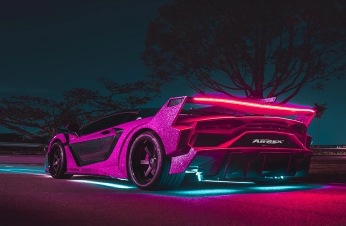 Cette Lamborghini Aventador rose Liberty Walk transforme les rues de Singapour en décor de jeux vidéo