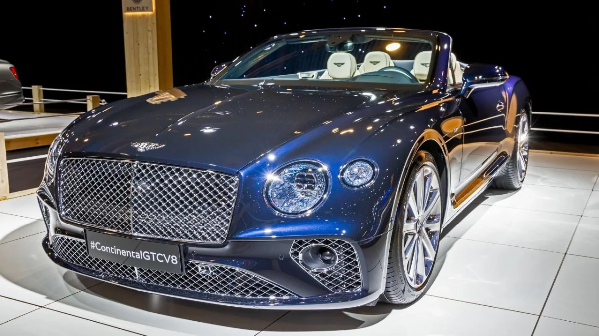 Après l’achat d’une Bentley Continental GTC, un client tente d’obtenir une remise contre la suppression d’un avis négatif