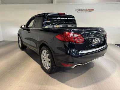 Il dépense 40 000 € pour homologuer ce pick-up Porsche unique… et il vaut désormais moins cher qu'une citadine