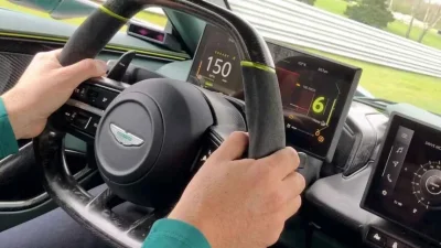 Aston Martin Valhalla : un pilote professionnel explique adorer son travail en plein drift à bord de l'hypercar